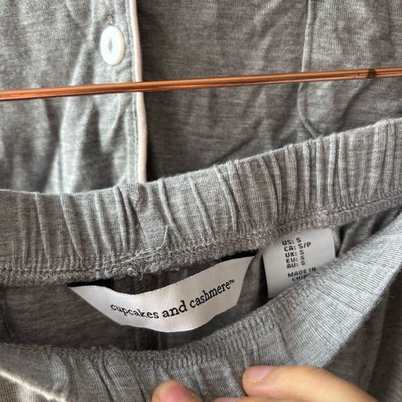Cupcakes and Cashmere Grey pajamas Set sz S - Picture 8 of 8